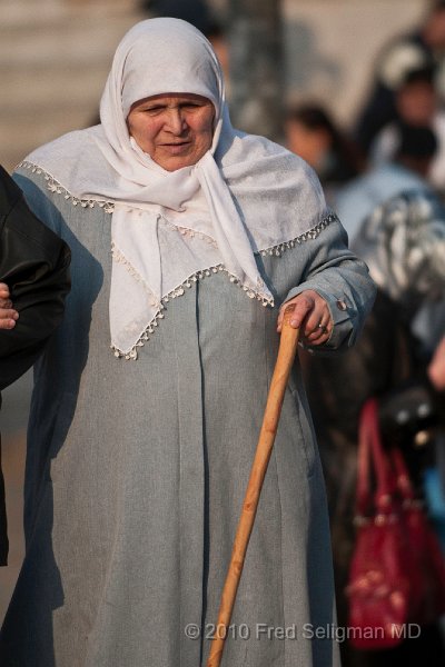 20100403_175818 D300.jpg - Lady with cane